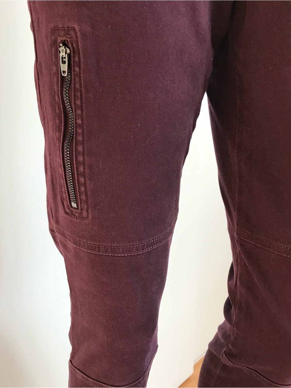 New Banana Republic purple skinny jeans with zipper details size 4 rare find